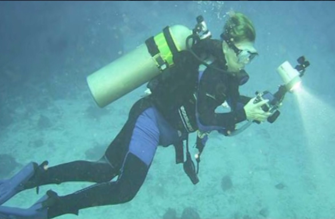 Underwater photographic equipment